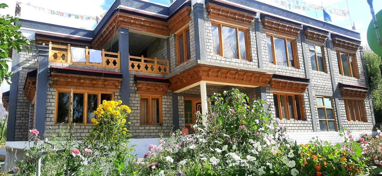 Ladakh Country Inn เลห์ ภายนอก รูปภาพ
